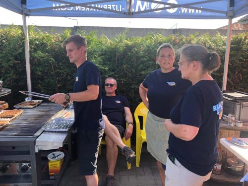 Thé Dansant met Bobby Prins, Luc Van Meeuwen, Salim Seghers en de Prins Junior Band in het Kapellehof te Mol-Ginderbuiten.