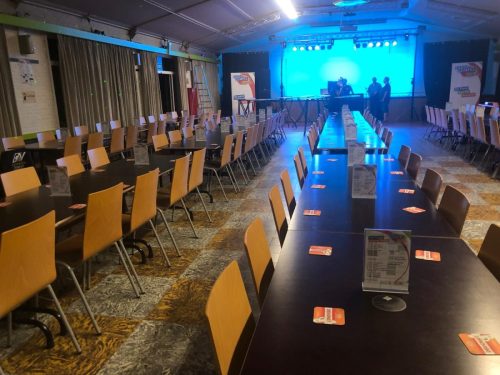 Thé Dansant met Bobby Prins, Luc Van Meeuwen, Salim Seghers en de Prins Junior Band in het Kapellehof te Mol-Ginderbuiten.